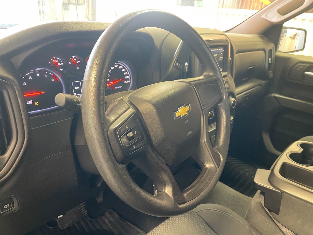 Chevrolet Silverado 1500 CUSTOM CREW 4X4 V8 *GR VALEUR* MARCHE PIED CARPLAY 2019 Gris Ombre Saint-Jérôme - photo #13