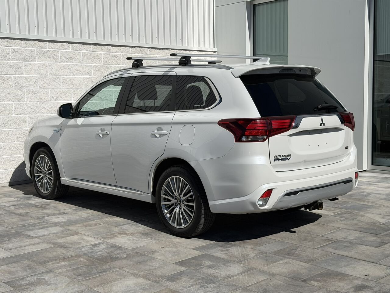 2020 Mitsubishi Outlander Plug-In Hybrid SE S-AWC Silver Laval - photo #14