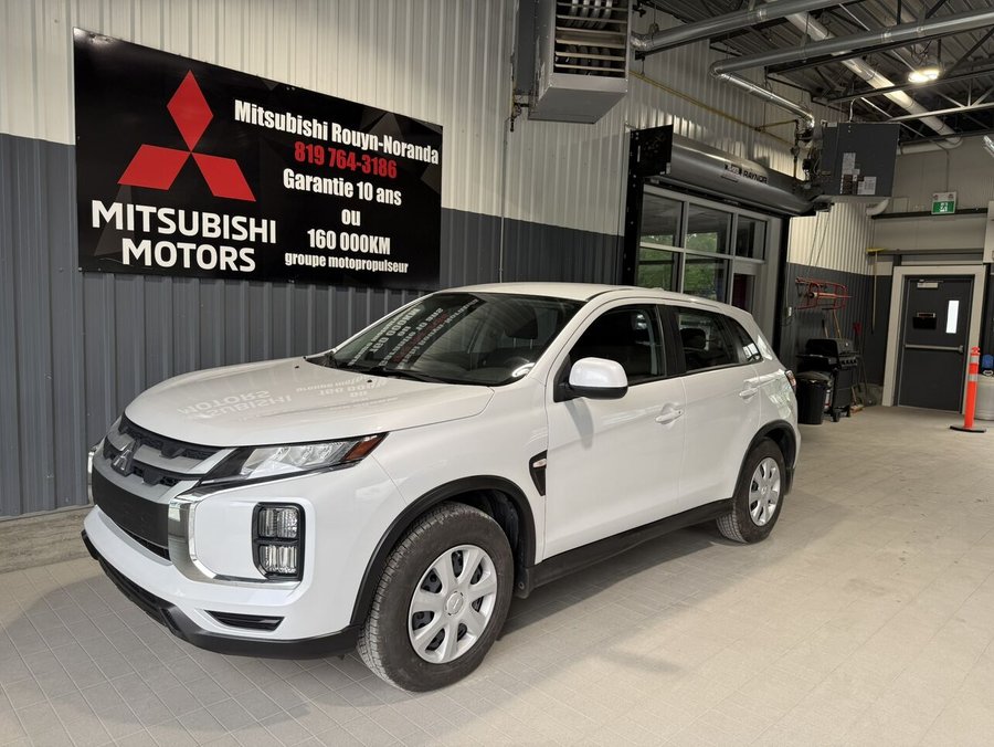 2023 Mitsubishi RVR ES AWC White