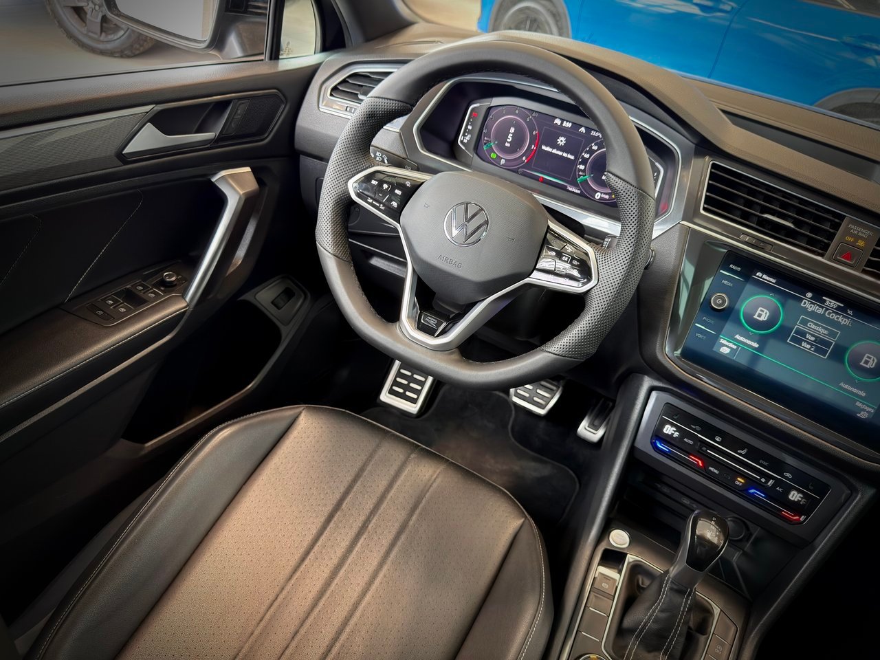 2022 Volkswagen Tiguan Black Notre-Dame-des-Prairies - photo #22