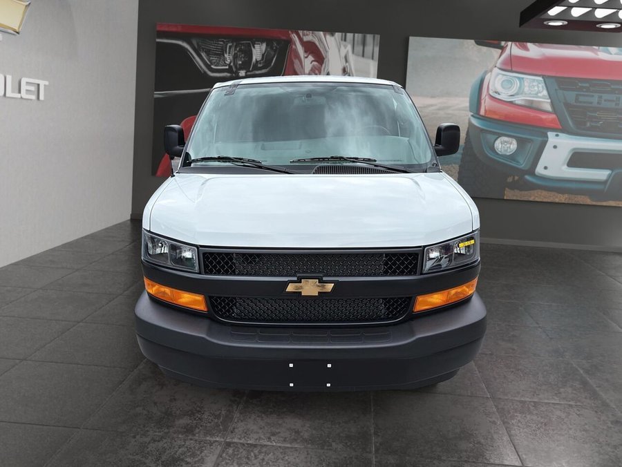 Chevrolet Fourgonnette Express utilitaire Traction arrière 2500 135 po 2026 BLANC SOMMET