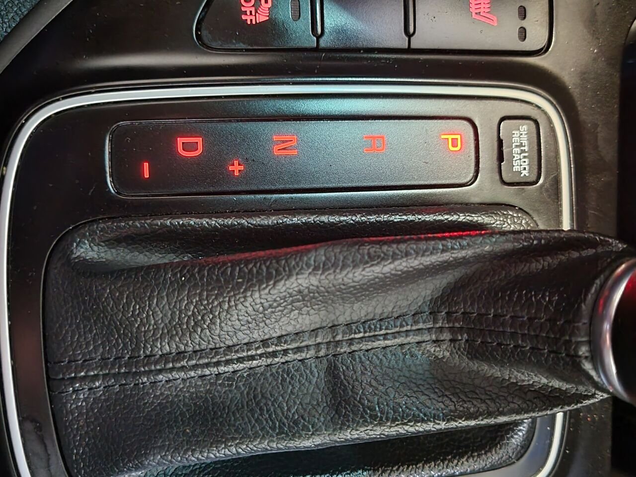 2015 Kia Rondo Brown  - photo #23