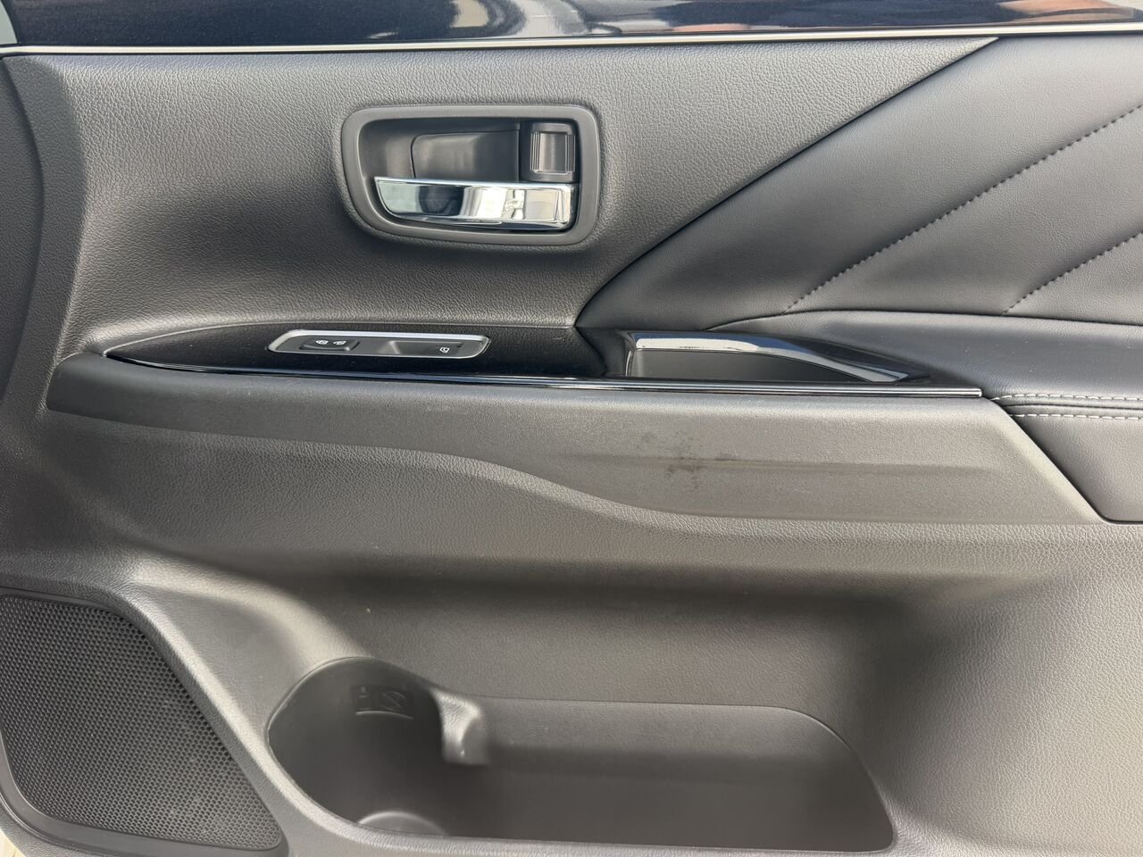 2020 Mitsubishi Outlander Plug-In Hybrid SE S-AWC Silver Laval - photo #9
