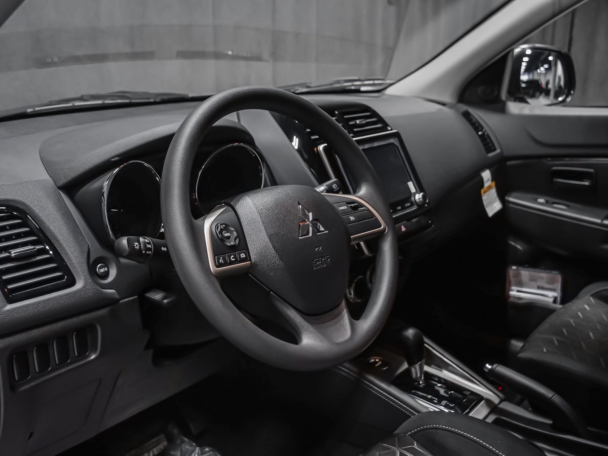 2027 Mitsubishi RVR ES Titanium Grey Montreal - photo #7