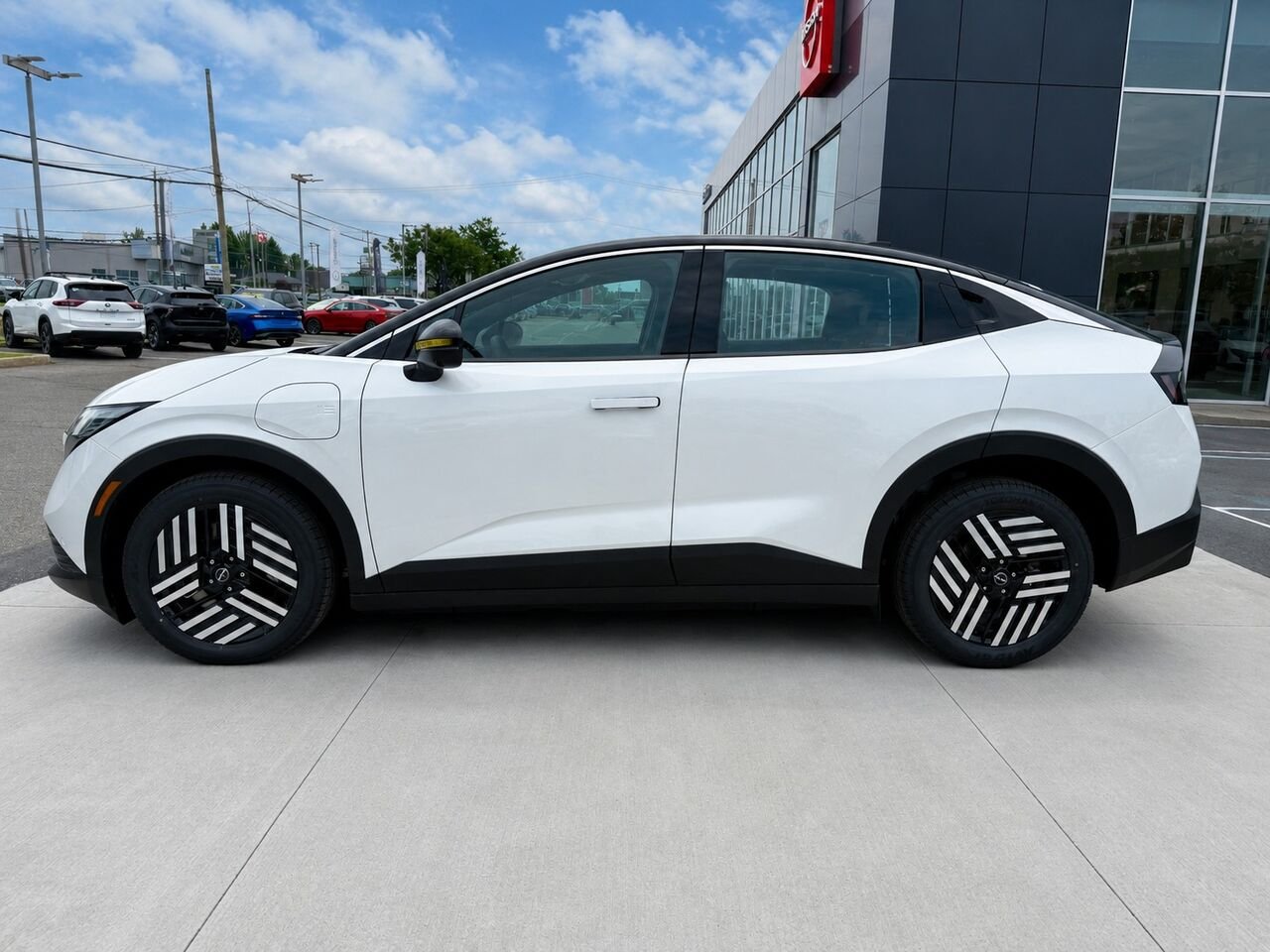 2026 NISSAN LEAF LEAF SV+ Everest White Pearl Tricoat/Black Châteauguay - photo #1