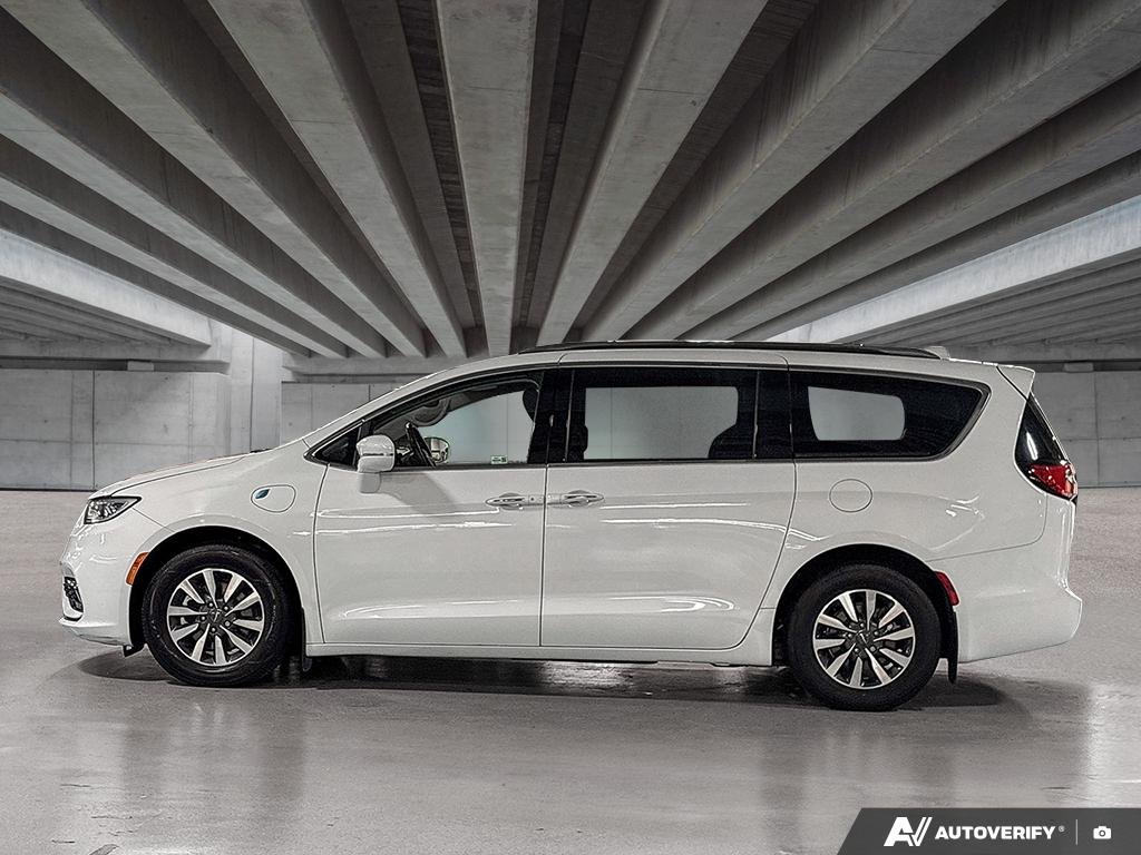 2021 Chrysler Pacifica Hybrid 2601324A | Touring L Plus White Edmonton - photo #2