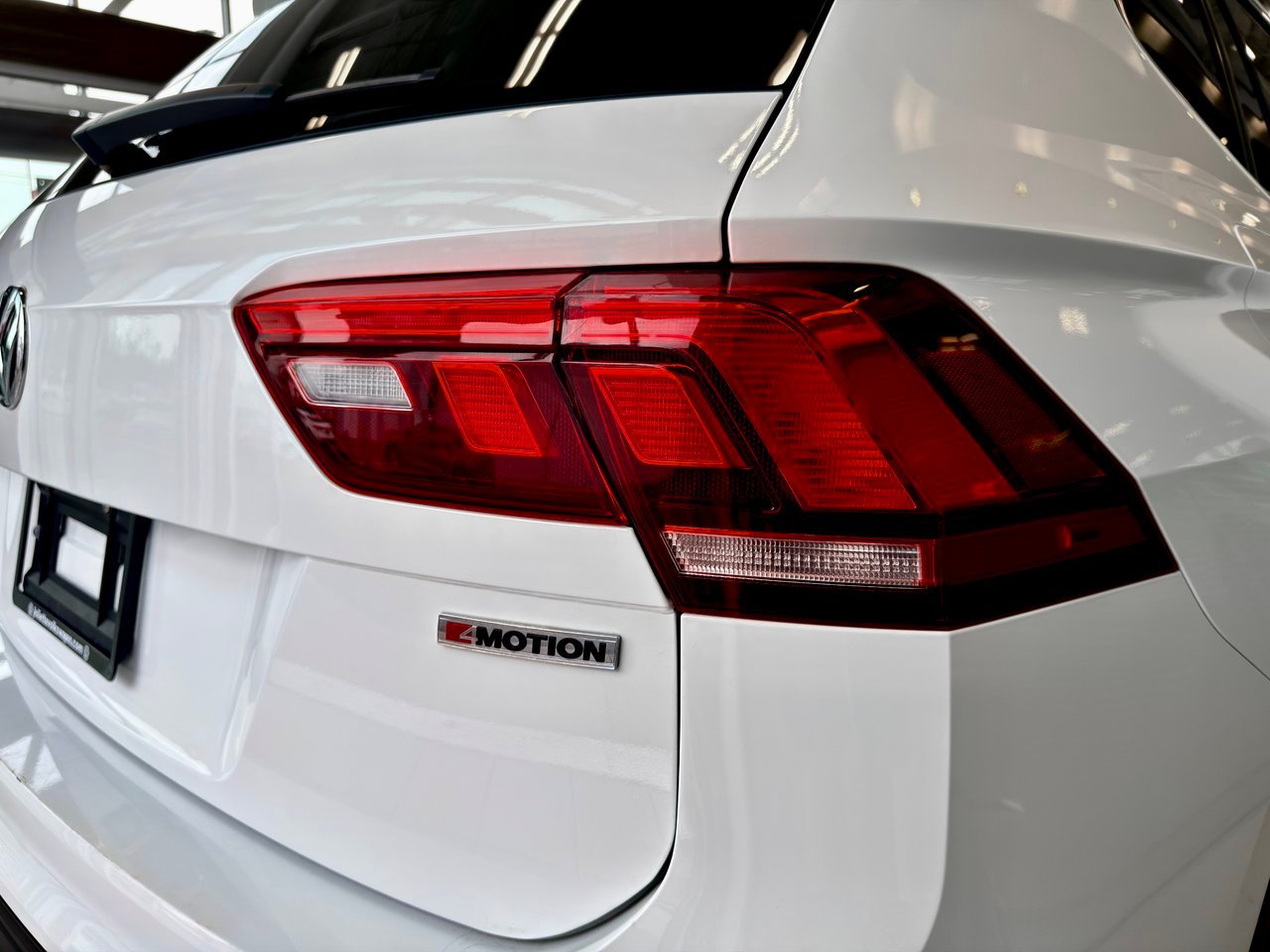 2021 Volkswagen Tiguan White Notre-Dame-des-Prairies - photo #10