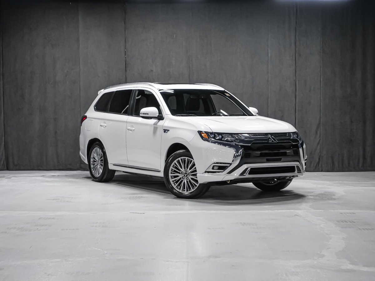 2021 Mitsubishi Outlander Plug-In Hybrid Red Montreal - photo #1
