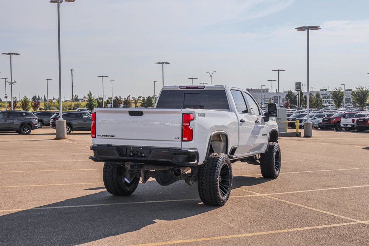 2026 Chevrolet Silverado 3500HD 4WD Crew Cab 159 LT White Sherwood Park - photo #8