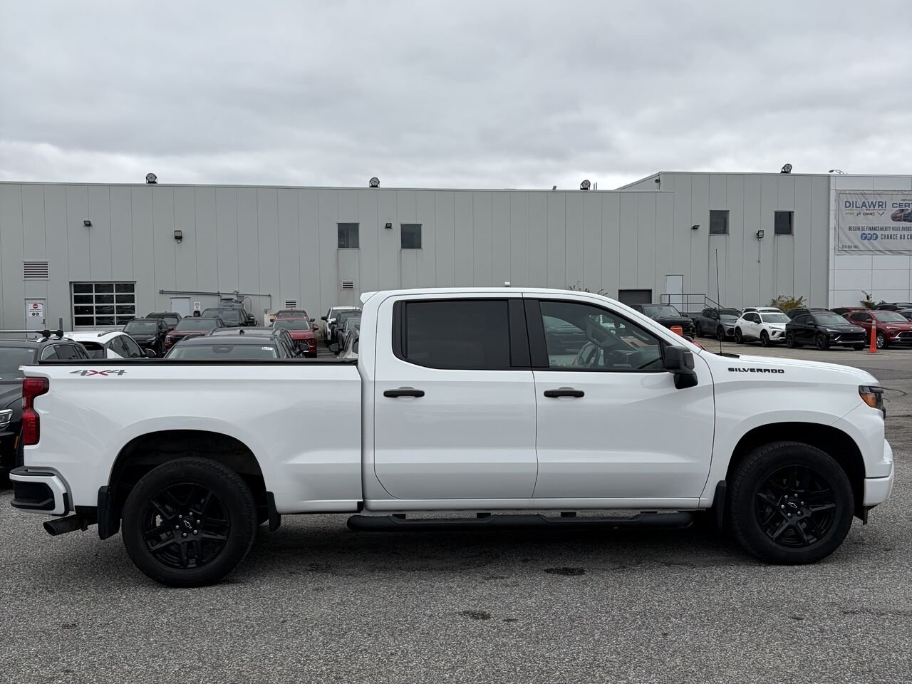 CHEVROLET SILVERADO K1500 CUSTOM Custom cabine multiplace 4RM 157 po 2024 Noir Gatineau - photo #15