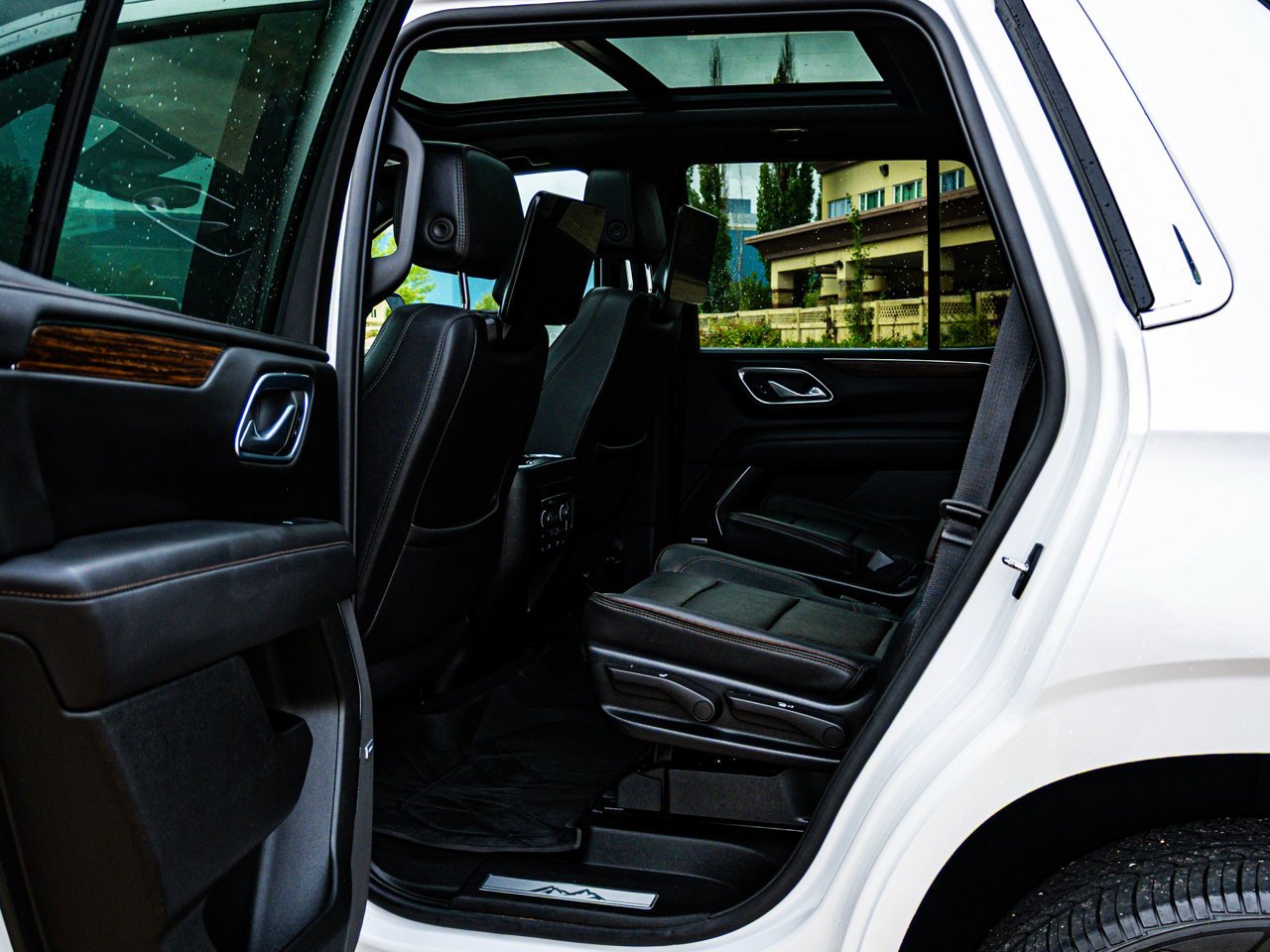 2023 Chevrolet Tahoe 4WD 4dr High Country White Sherwood Park - photo #30