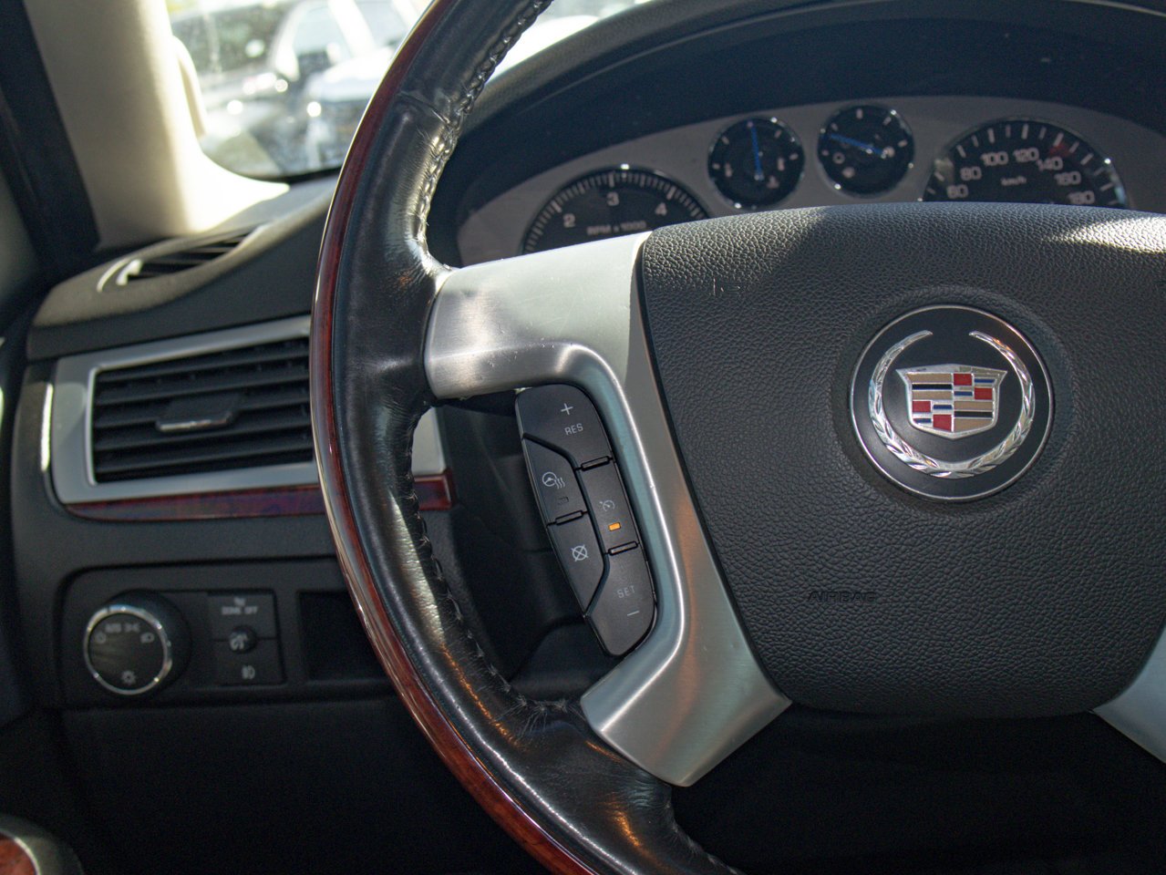 2008 Cadillac Escalade AWD 4dr White Sherwood Park - photo #20