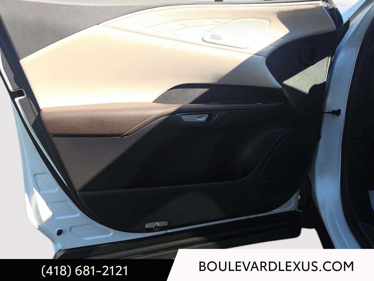 Lexus RX 20001A | RX 450h+ BA 2024 Blanc Québec - photo #7