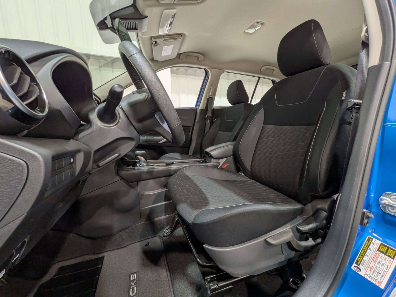 2024 Nissan Kicks SV FWD Blue Val-David - photo #1