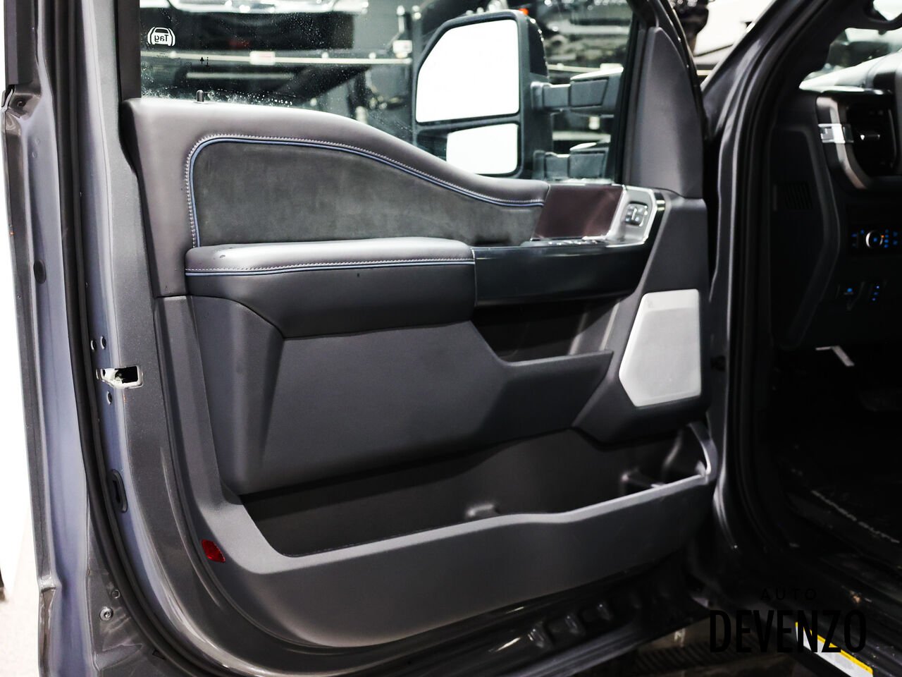 2026 Ford Super Duty F-450 DRW Grey Saint-Eustache - photo #13