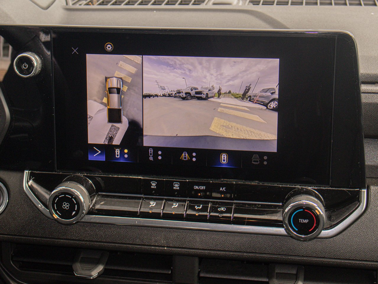 2023 Chevrolet Colorado 4WD Crew Cab Trail Boss White Sherwood Park - photo #27