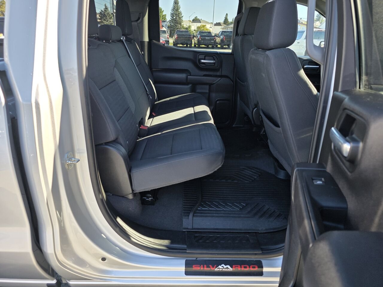2022 Chevrolet Silverado 1500 Custom Trail Boss Silver Rouyn-Noranda - photo #17