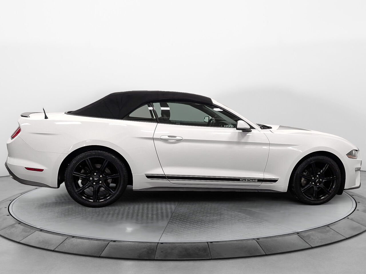 2020 Ford MUSTANG 2.3L EcoBoost Convertible Groupe 101A White Sherbrooke - photo #6