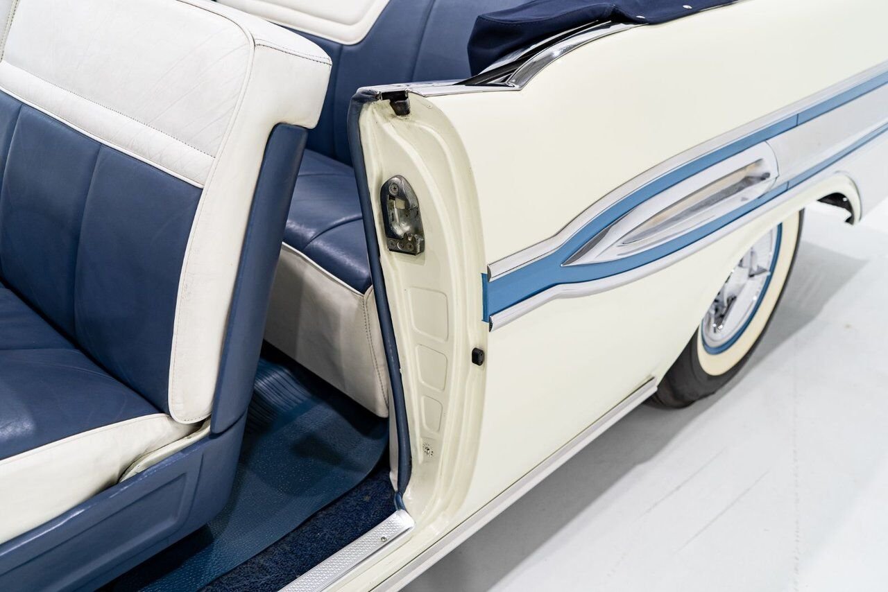 Pontiac Bonneville *PRICE IN USD* Fuel injected 347/315HP 1 of 630 produced 1957 Blanc Montréal - photo #88