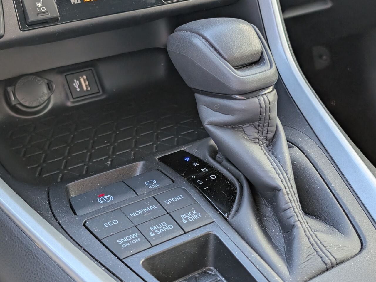 Toyota RAV4 XLE/AWD/SIÈGES CHAUFFANTS/VOLANT CHAUFFANT/TOIT OUVRANT/BLUETOOTH/AC BIZONE 2025 Bleu Sherbrooke - photo #12