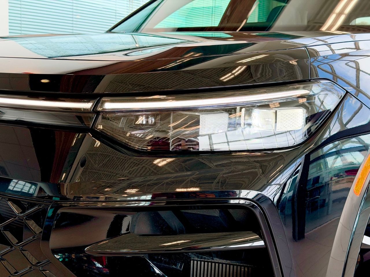 2026 Volkswagen Tiguan Black Notre-Dame-des-Prairies - photo #2