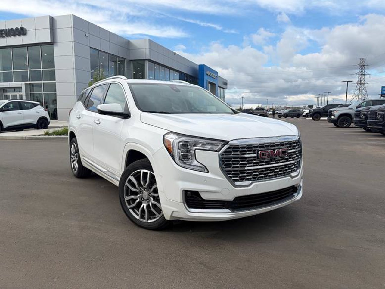 2024 GMC Terrain AWD 4dr Denali White Sherwood Park - photo #1