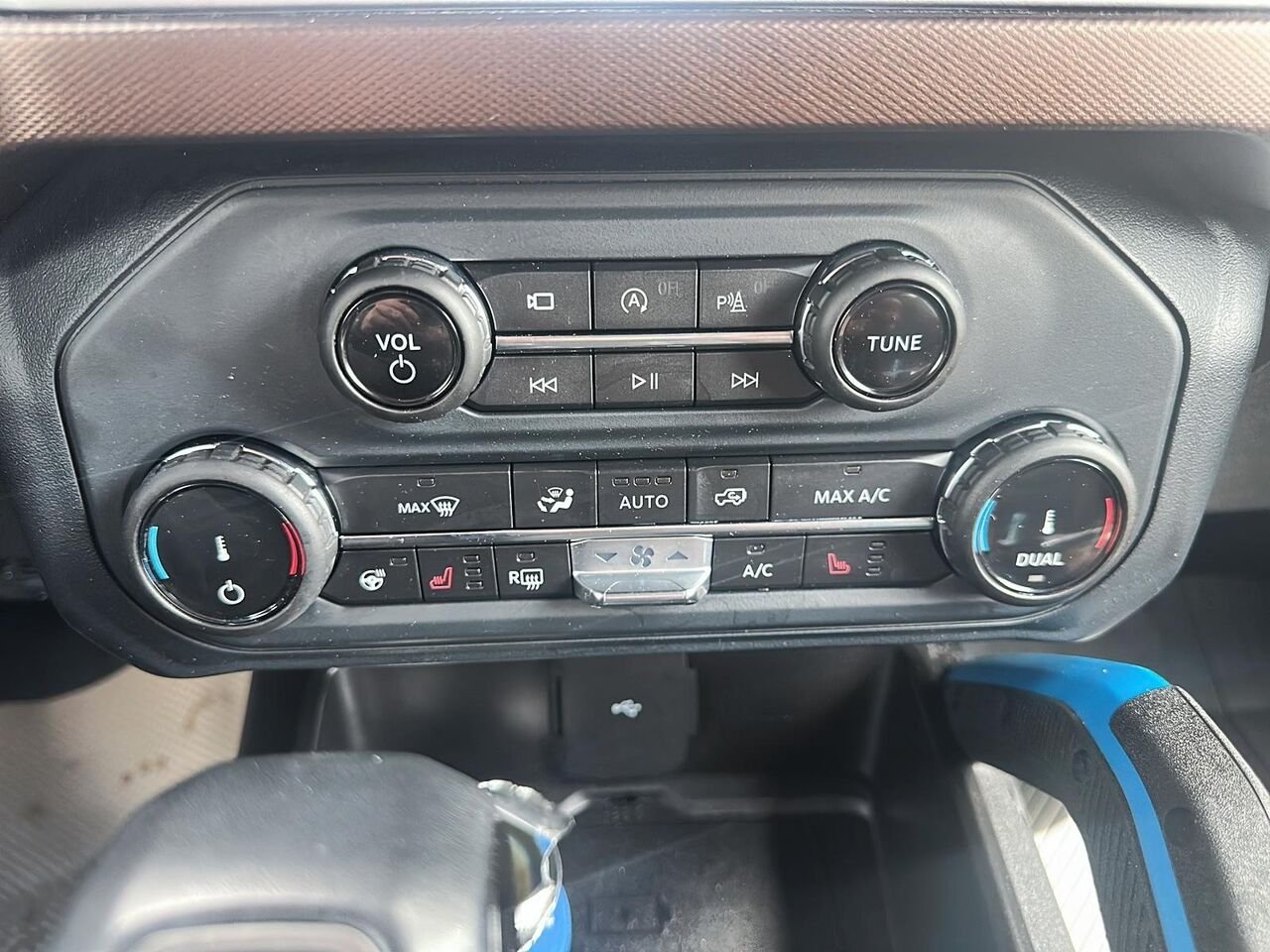 2022 Ford Bronco Orange Rouyn-Noranda - photo #13