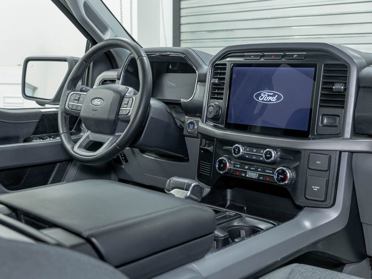 Ford F-150 Lightning XLT CREW 4X4 *SIEGES CHAUF* CAM 360 *CHARGE RAPIDE 2024 Noir Saint-Jérôme - photo #25