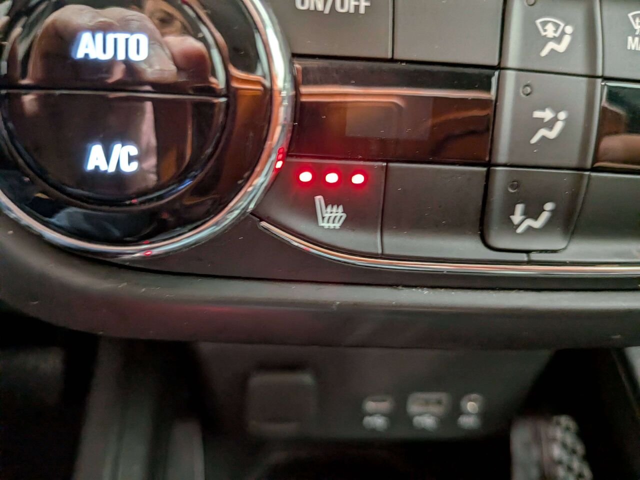 2022 Mitsubishi Outlander ES S-AWC Red Val-David - photo #28