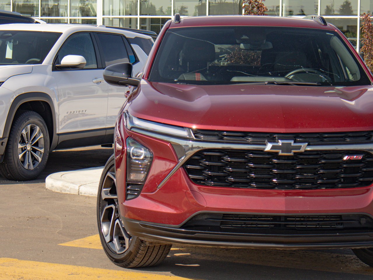 2025 Chevrolet Trax FWD 4dr 2RS Red Sherwood Park - photo #4