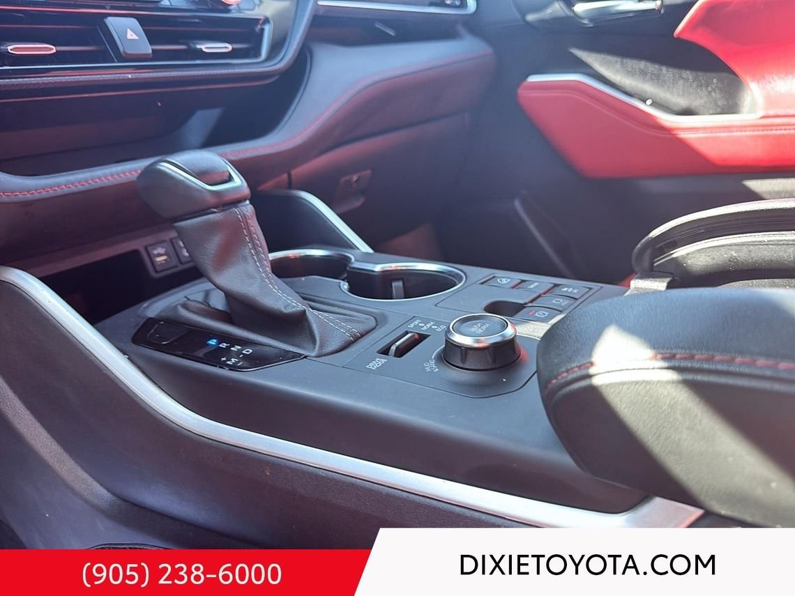 2024 Toyota Highlander Power Sunroof, Leather Interior, Heated Seats, Alloy Wheels, Heated Steering Wheel, Bluetooth Wind Chill Pearl Mississauga - photo #18
