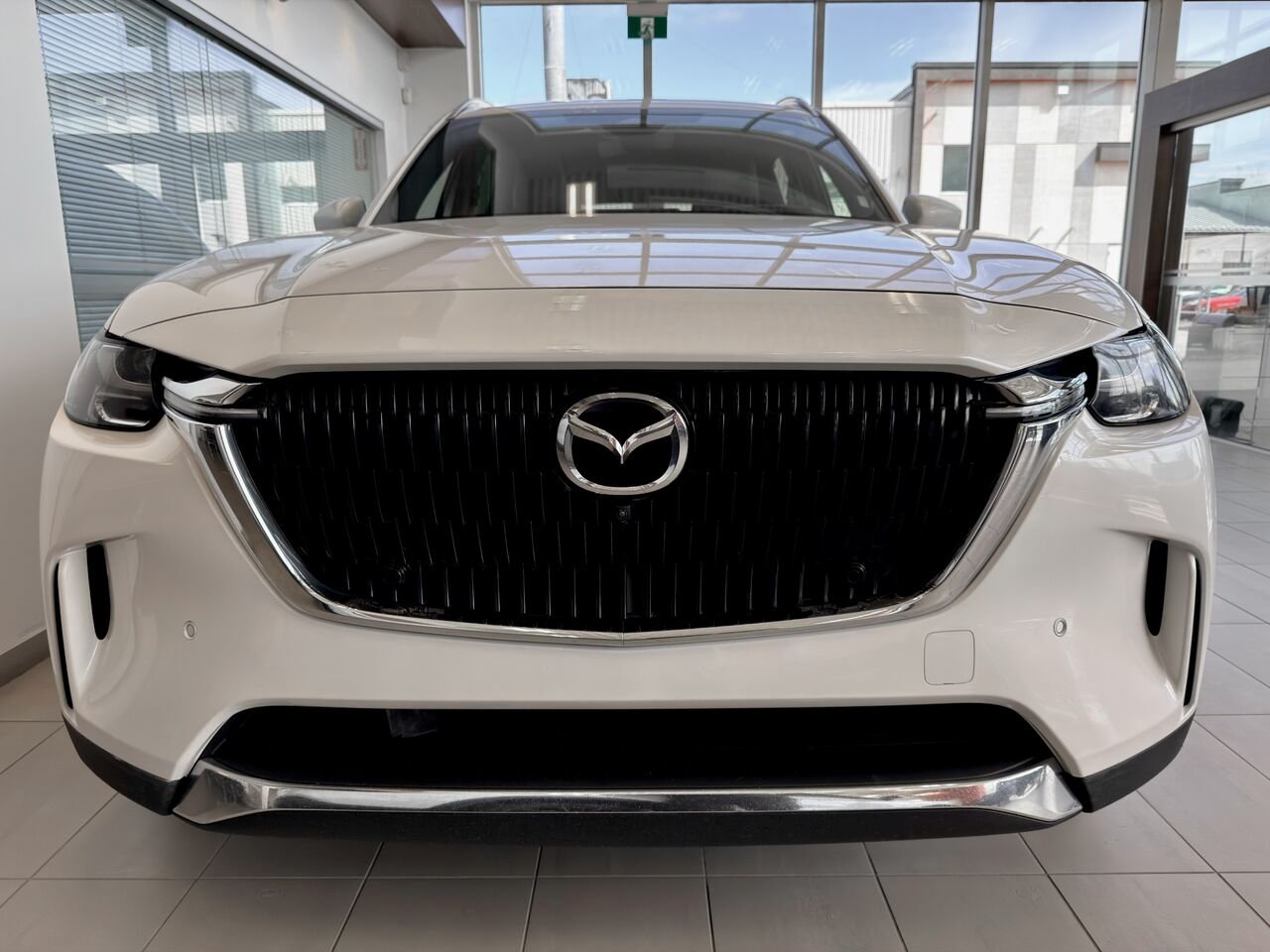 2024 Mazda CX-90 hybride léger White Notre-Dame-des-Prairies - photo #5