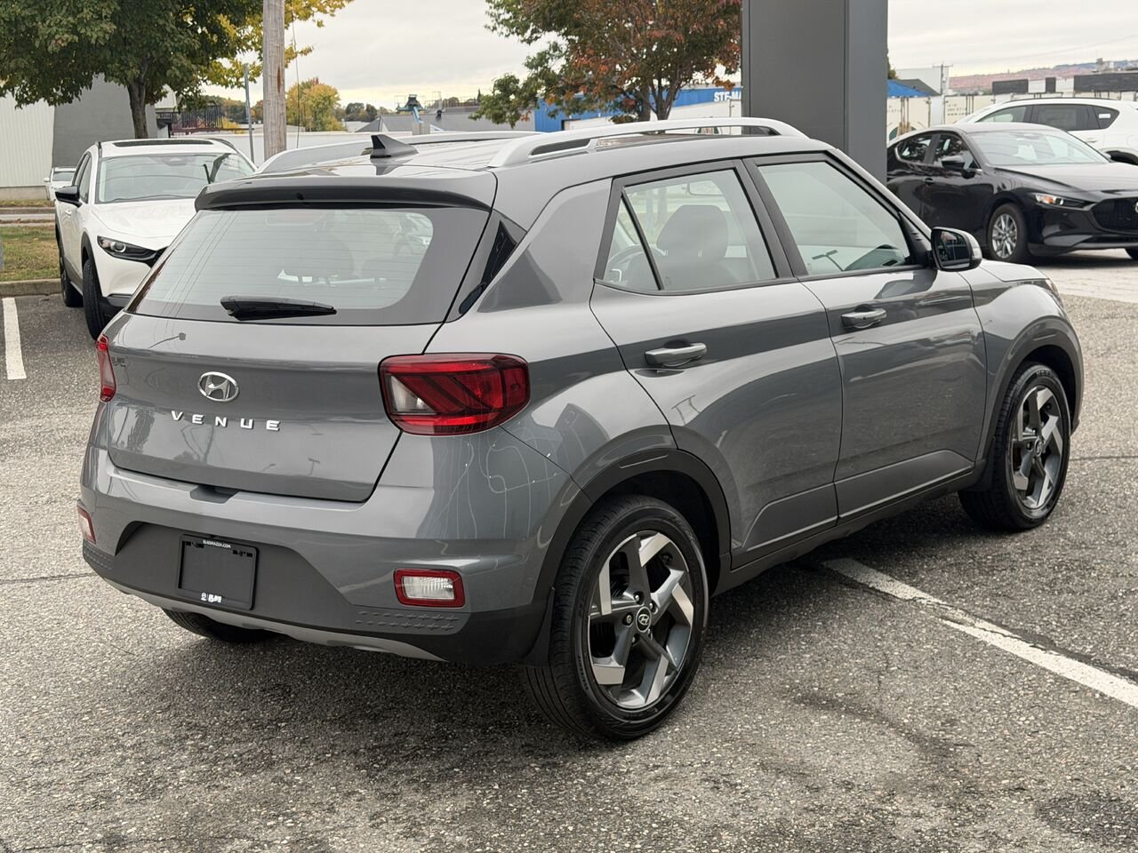 2022 Hyundai Venue Grey Ste-Marie - photo #3