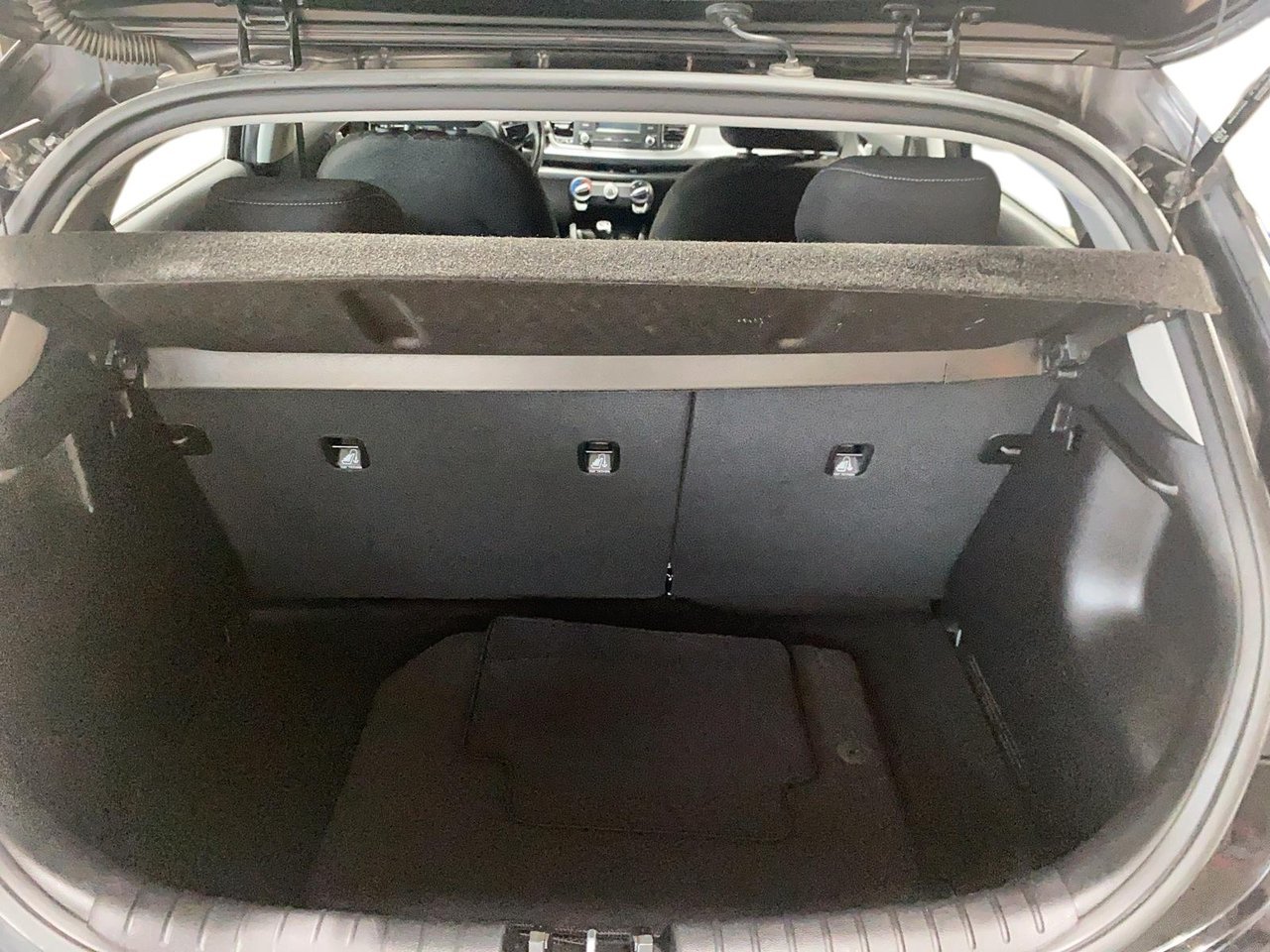 Kia Rio 5-door NIV 3KPA25AB6JE039972 2018 Noir Baie-Comeau - photo #4