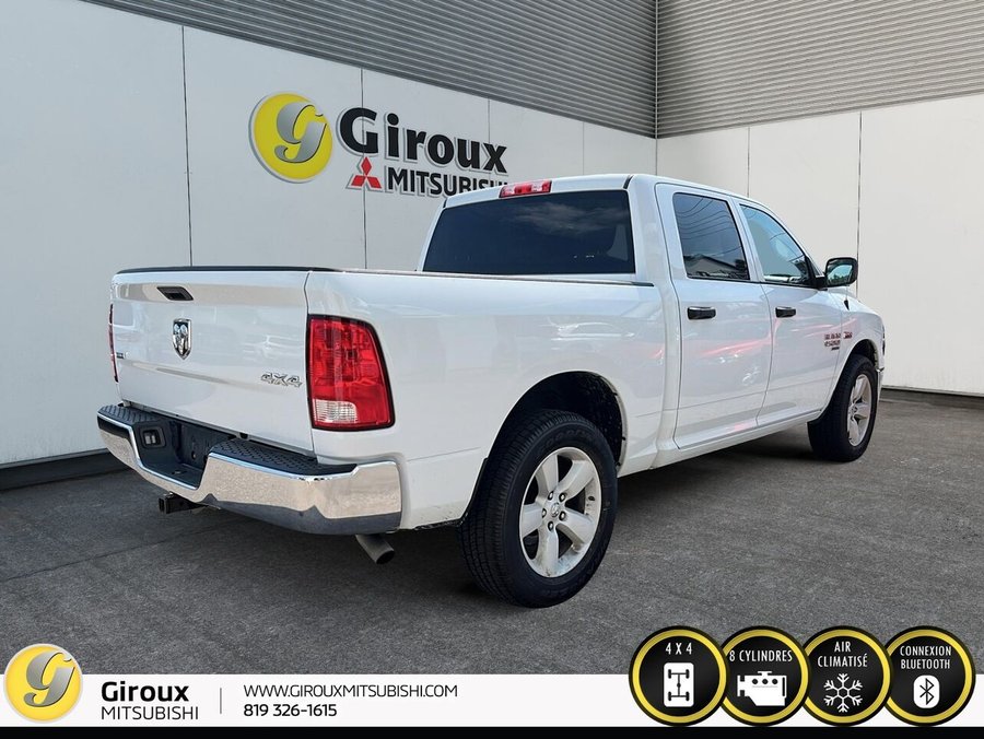 2022 RAM 1500 CLASSIC SLT cabine d'équipe 4x4 caisse de 5 pi 7 po White