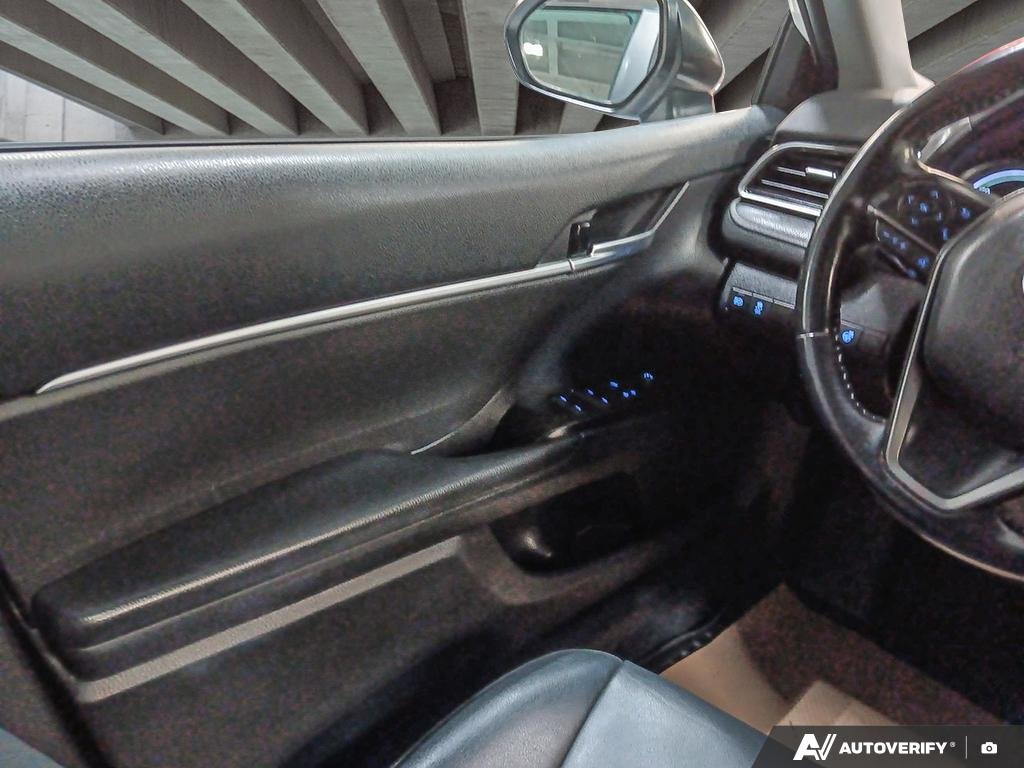 2021 Toyota Camry 2602151A | Hybrid SE White Edmonton - photo #16