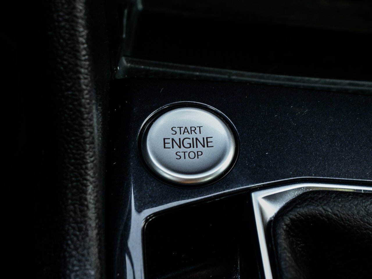 2024 Volkswagen Tiguan Highline R-Line 4MOTION Grey Sherwood Park - photo #26