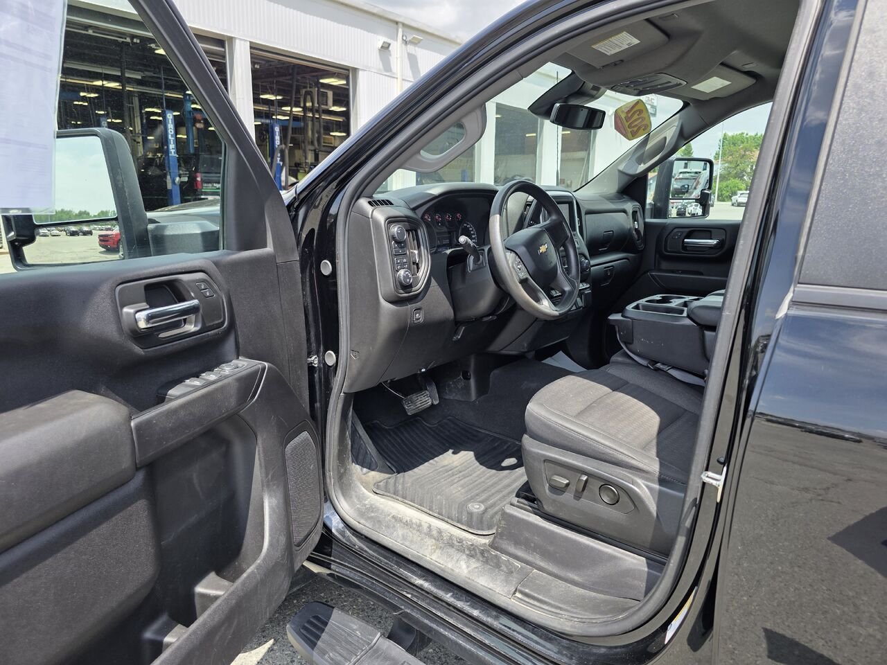 2024 Chevrolet Silverado 2500HD Custom Black Rouyn-Noranda - photo #10