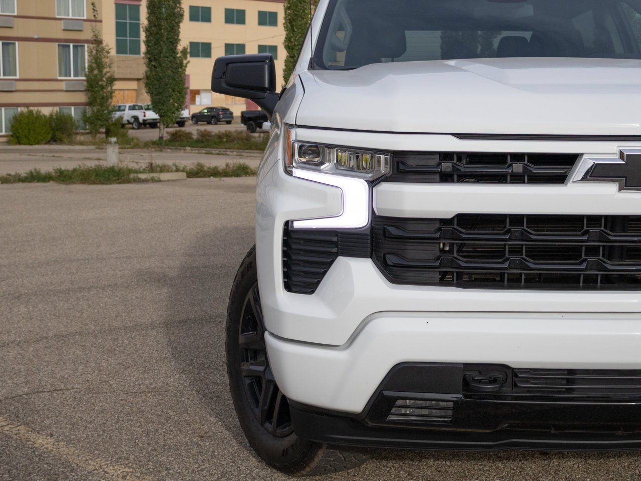 2024 Chevrolet Silverado 1500 4WD Crew Cab 147 RST White Sherwood Park - photo #4