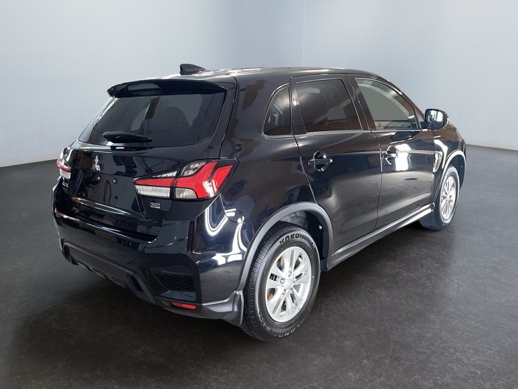 2023 Mitsubishi RVR Black Mont-Laurier - photo #6