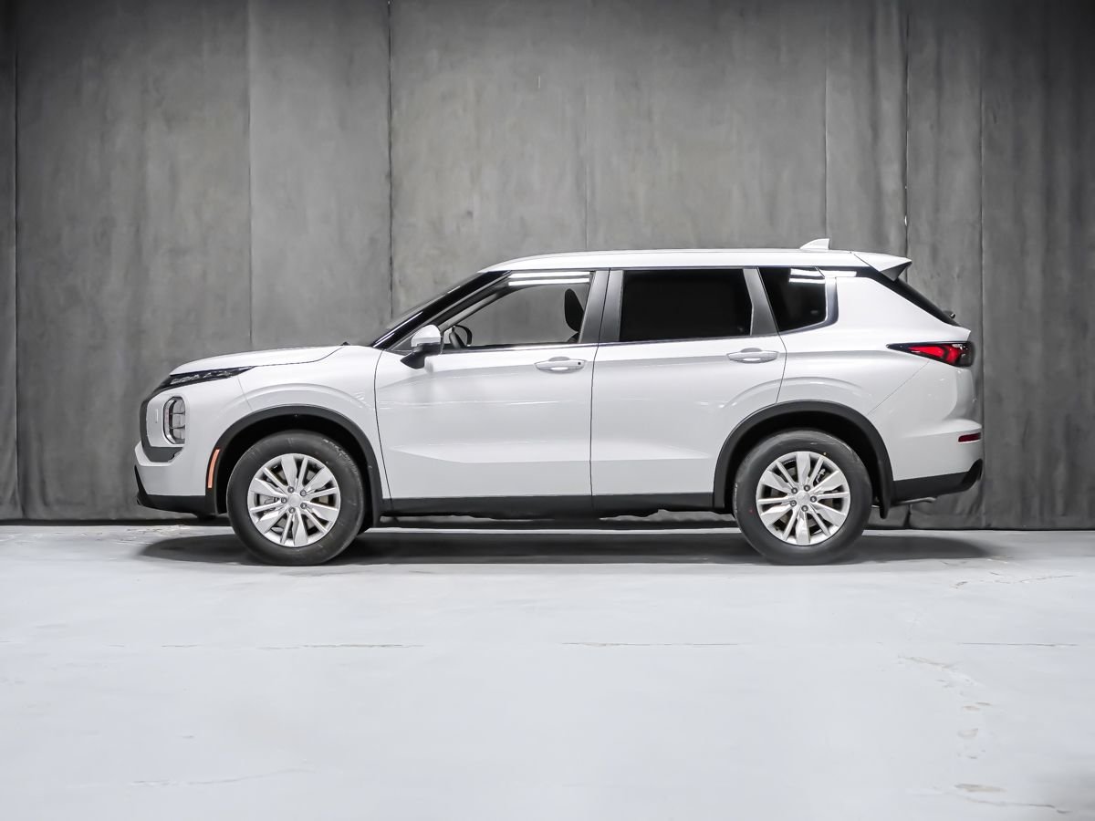 Mitsubishi Outlander ES 2026 Blanc diamant Montréal - photo #2
