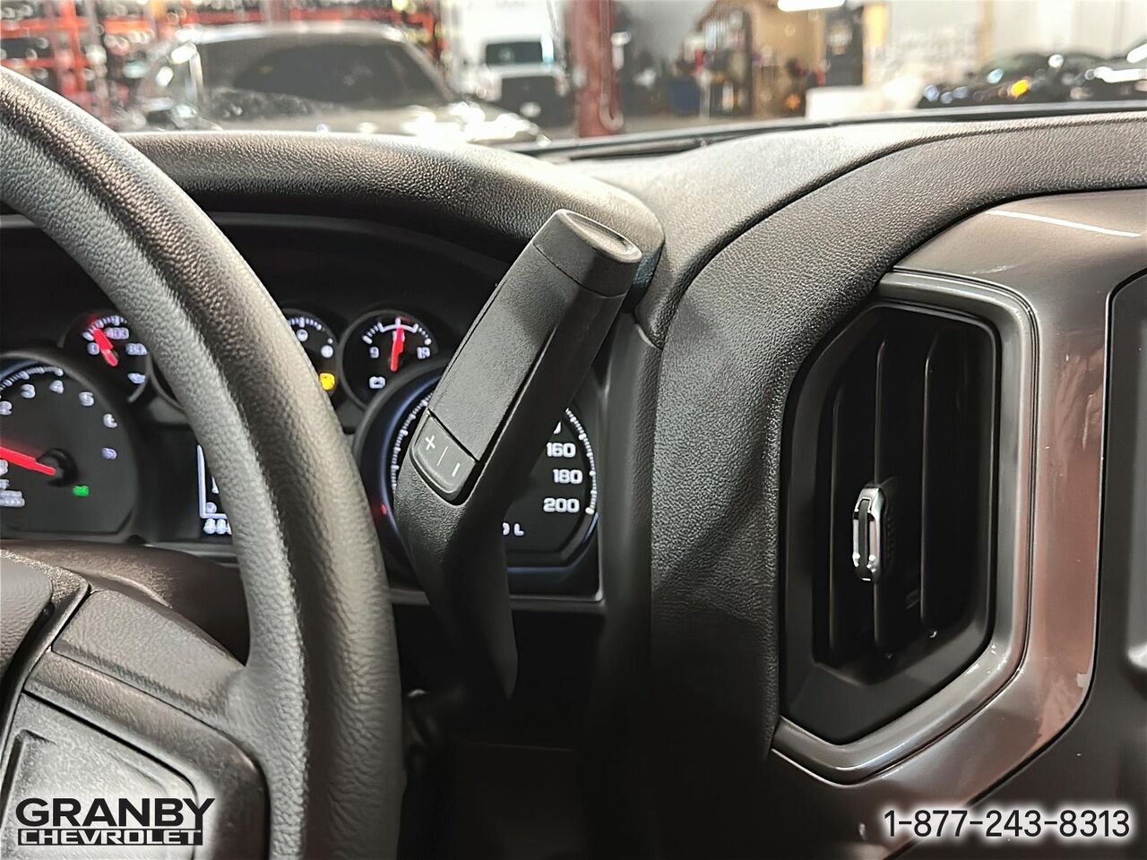 2026 CHEVROLET Silverado 1500 K1500 SILVERADO CREW CAB CUSTOM STD/BOX (1CX) | 26-0980 STERLING GREY METALLIC Granby - photo #17