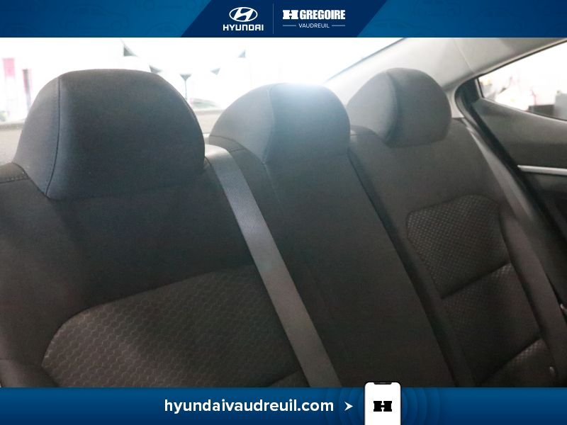 Hyundai Elantra 2019 Blanc Laval - photo #30