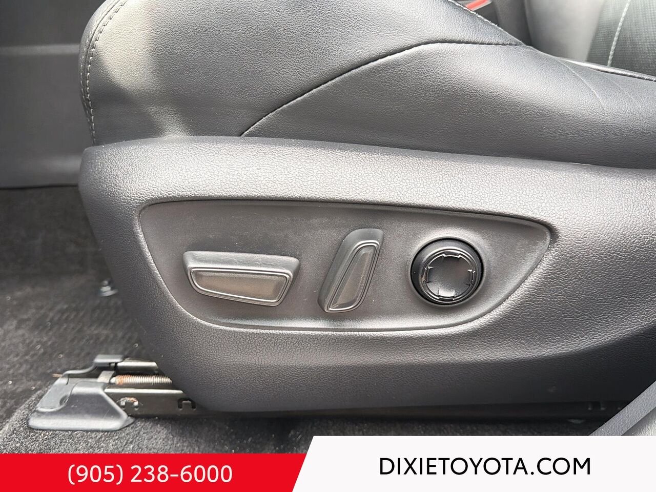 2023 Toyota Venza Hybrid Limited AWD / CLEAN CARFAX / HEATED AND VENTILATED SEATS / MOONROOF / ALLOY WHEELS / CARPLAY AND ANDROID AUTO Grey Mississauga - photo #9