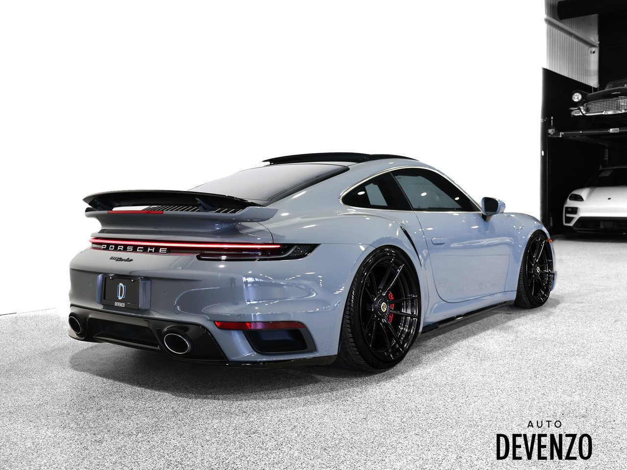 2024 Porsche 911 Grey Saint-Eustache - photo #2