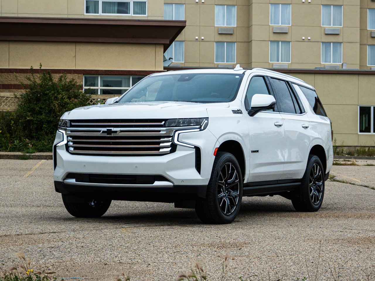 2023 Chevrolet Tahoe 4WD 4dr High Country White Sherwood Park - photo #3