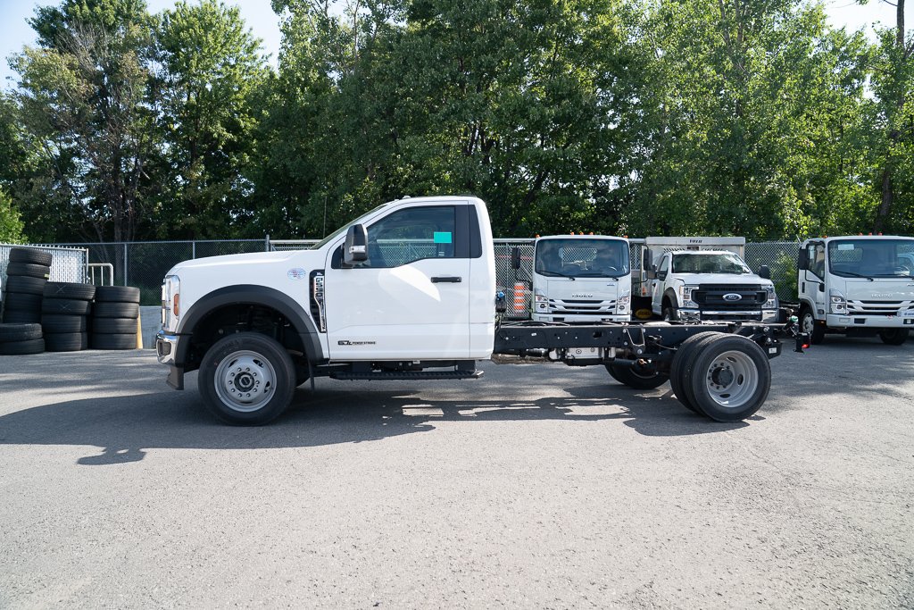 Ford Super Duty F-550 DRW XLT 4WD Reg Cab 169" WB 84" CA 2024 Blanc Kirkland - photo #1