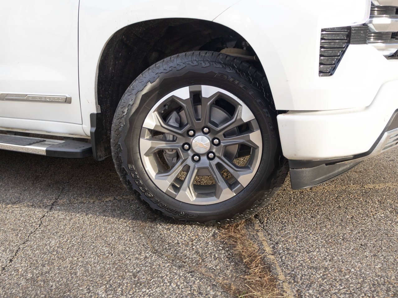 2024 Chevrolet Silverado 1500 4WD Crew Cab 147 High Country White Sherwood Park - photo #4