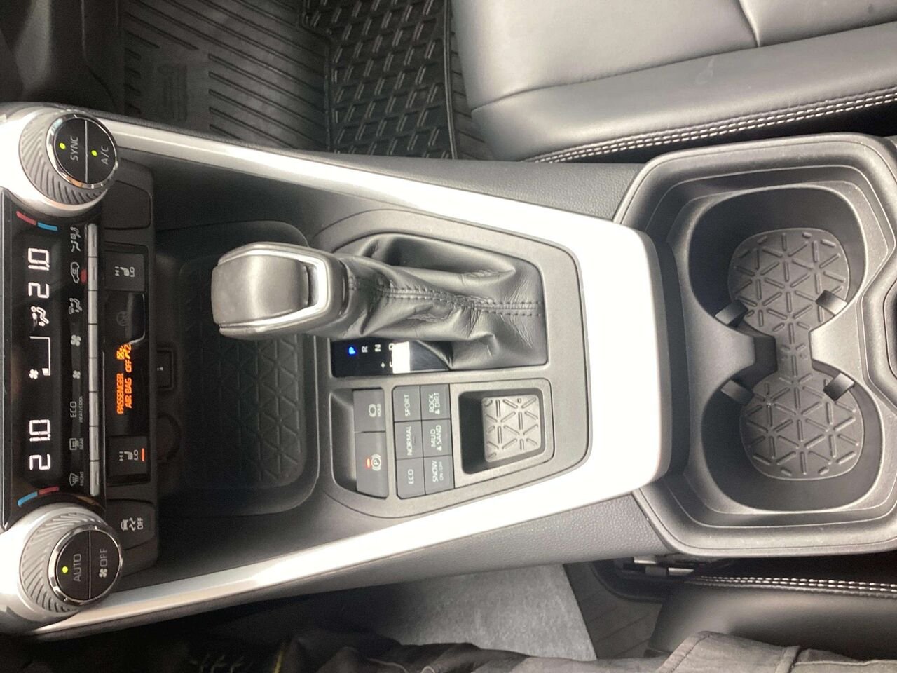 2020 Toyota RAV4 XLE TI Grey Gatineau - photo #13