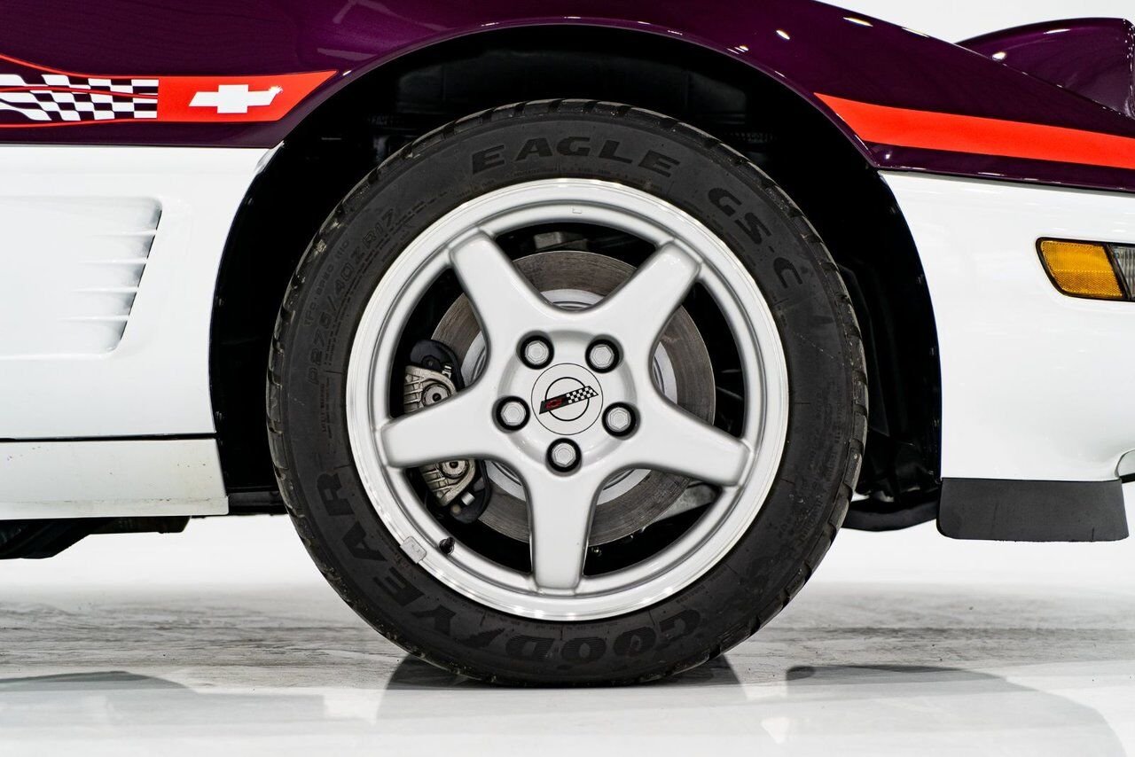 1995 Chevrolet Corvette *PRIX EN USD* RPO Z4Z PACE CAR PRESENTED IN DELIVERY PACKAGING WITH ONLY 192MILES (307KM) FROM NEW White Montreal - photo #87